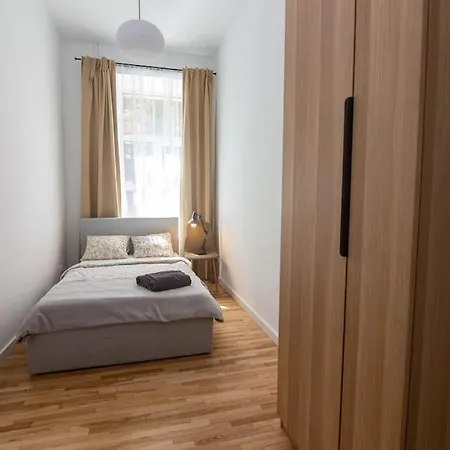 Cozy 2-bedroom Oasis In * リガ