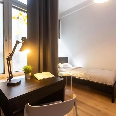 Cozy 2-bedroom Oasis In アパート